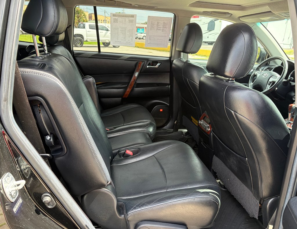 2012 Toyota Highlander - $16,995