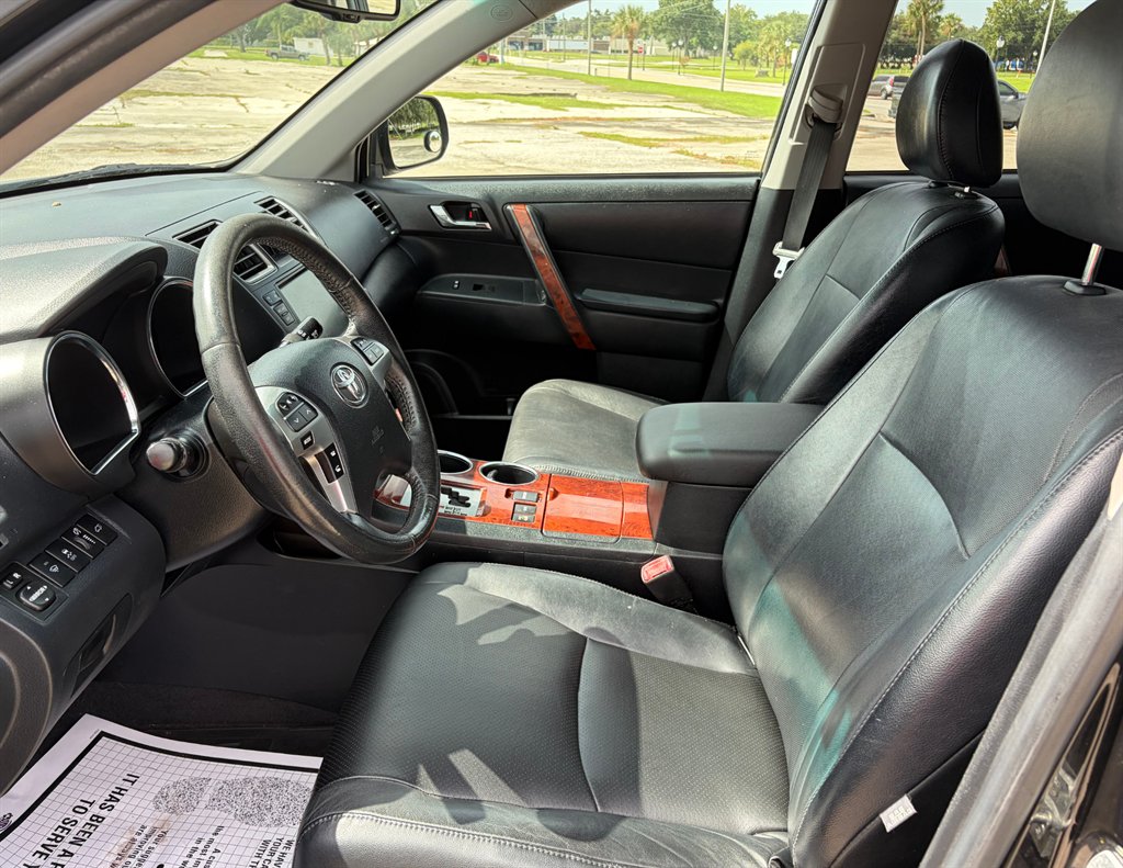 2012 Toyota Highlander - $16,995