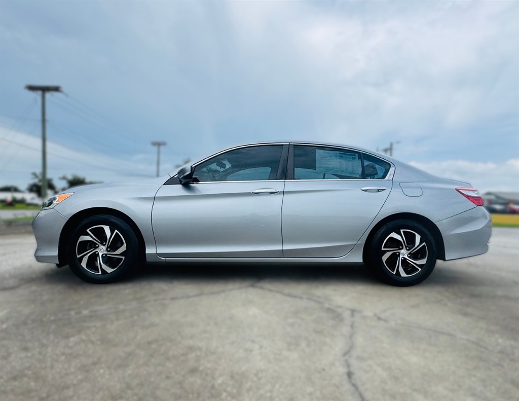 2017 Honda Accord - $17,995