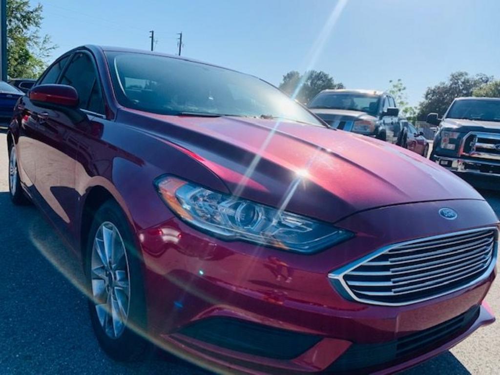 The 2017 Ford Fusion SE photos