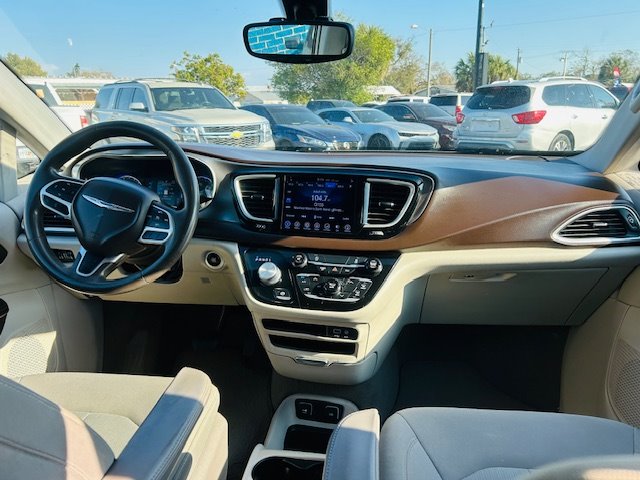 2017 Chrysler Pacifica - $15,900