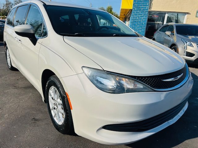 2017 Chrysler Pacifica - $15,900