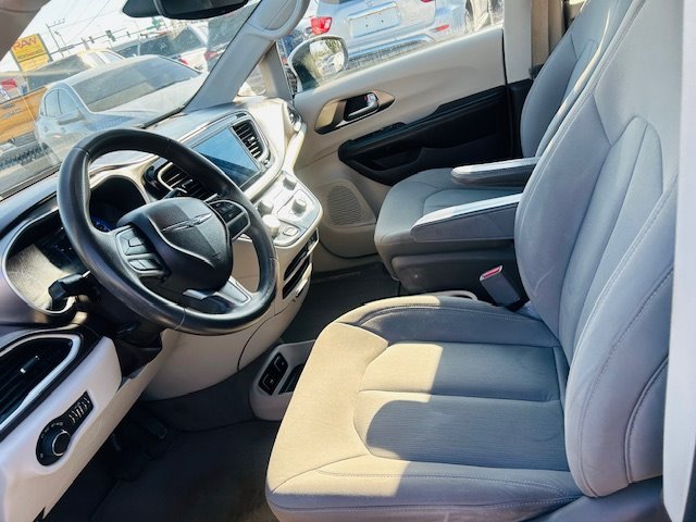 2017 Chrysler Pacifica - $15,900