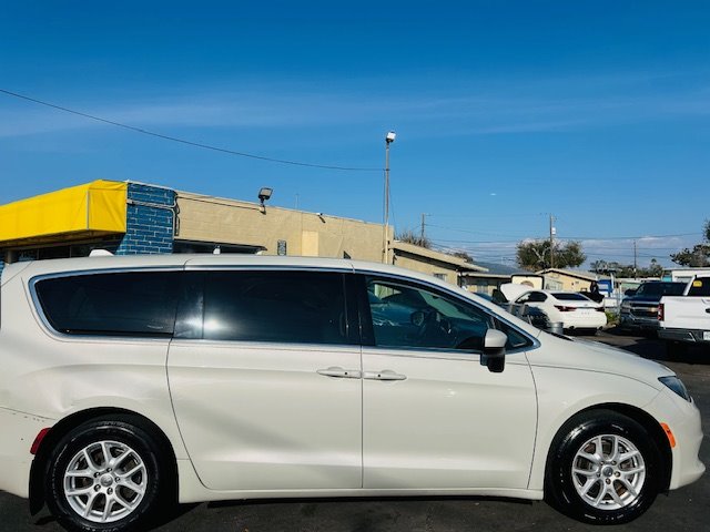 2017 Chrysler Pacifica - $15,900