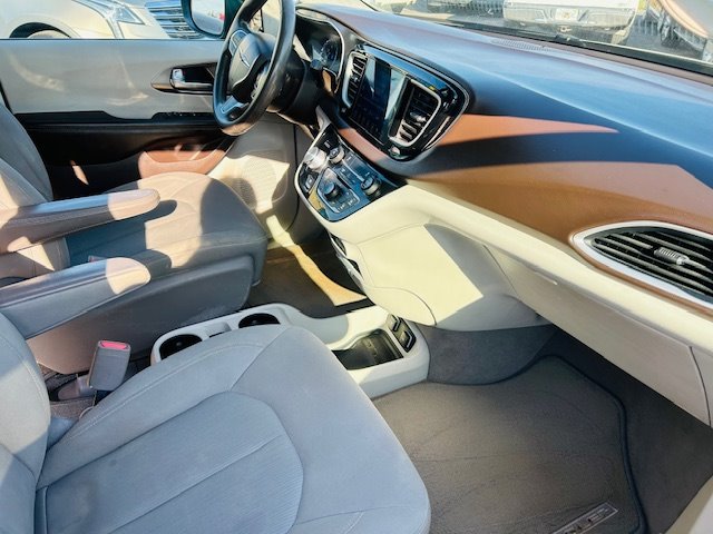 2017 Chrysler Pacifica - $15,900
