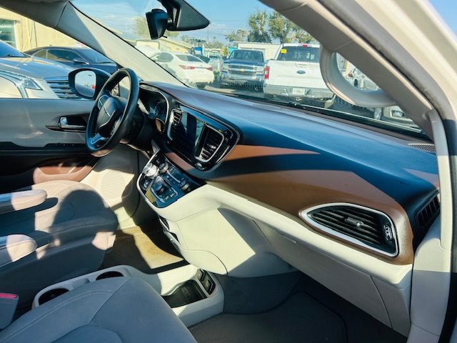 2017 Chrysler Pacifica - $15,900