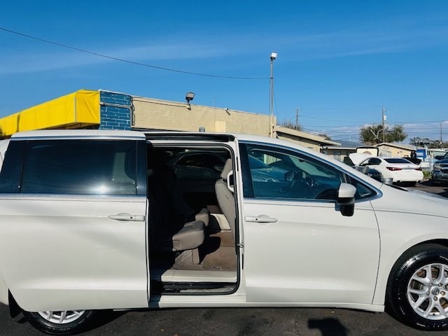 2017 Chrysler Pacifica - $15,900