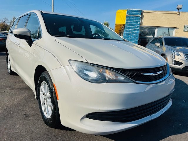 2017 Chrysler Pacifica - $15,900