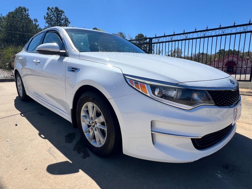 The 2016 Kia Optima LX photos