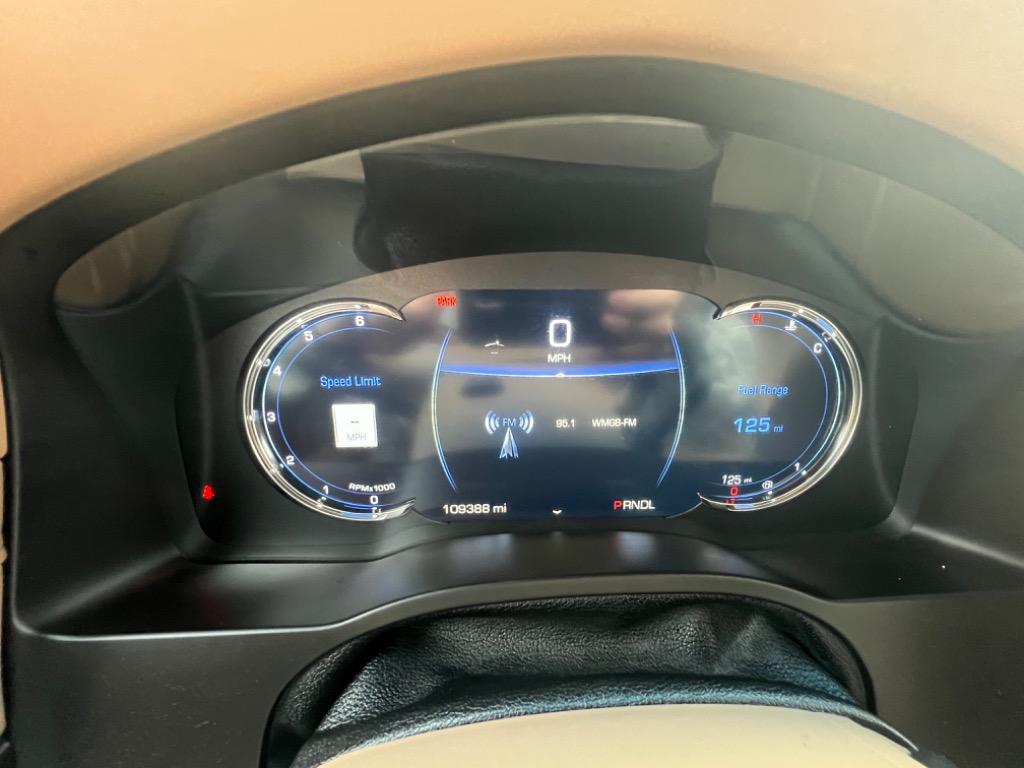 2018 Cadillac Escalade Platinum photo