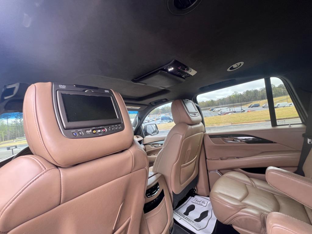 2018 Cadillac Escalade Platinum photo