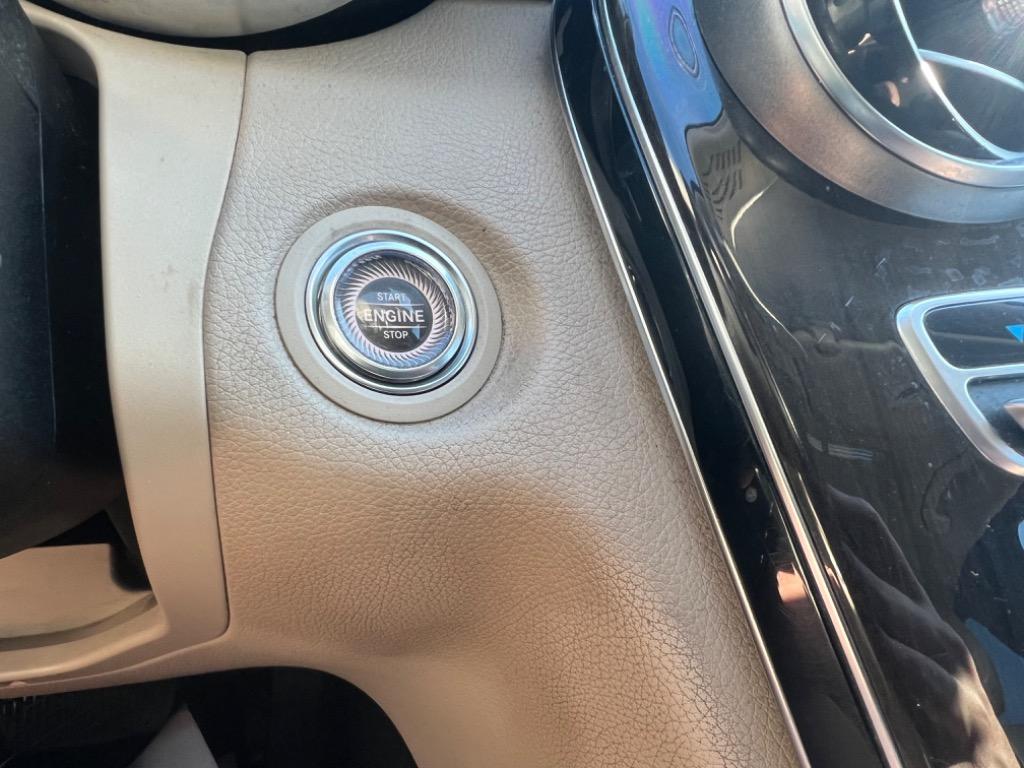 2019 Mercedes-Benz C-Class C300 photo