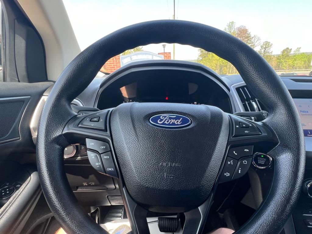 2020 Ford Edge SE photo