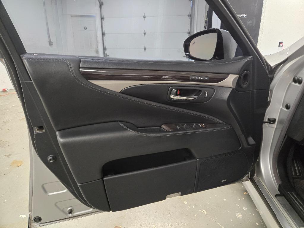 2013 Lexus LS 460 photo