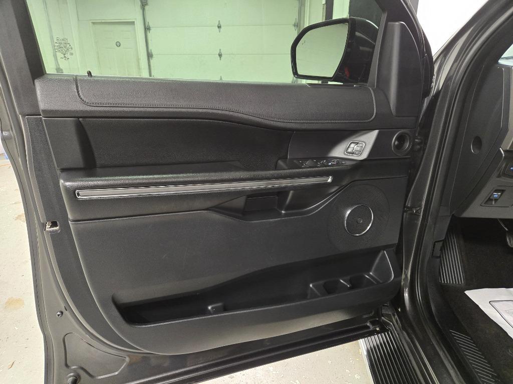 2021 Ford Expedition Max XLT photo