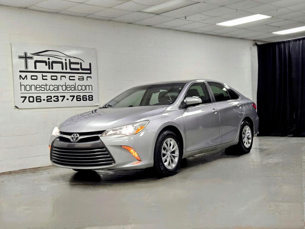2015 Toyota Camry LE photo