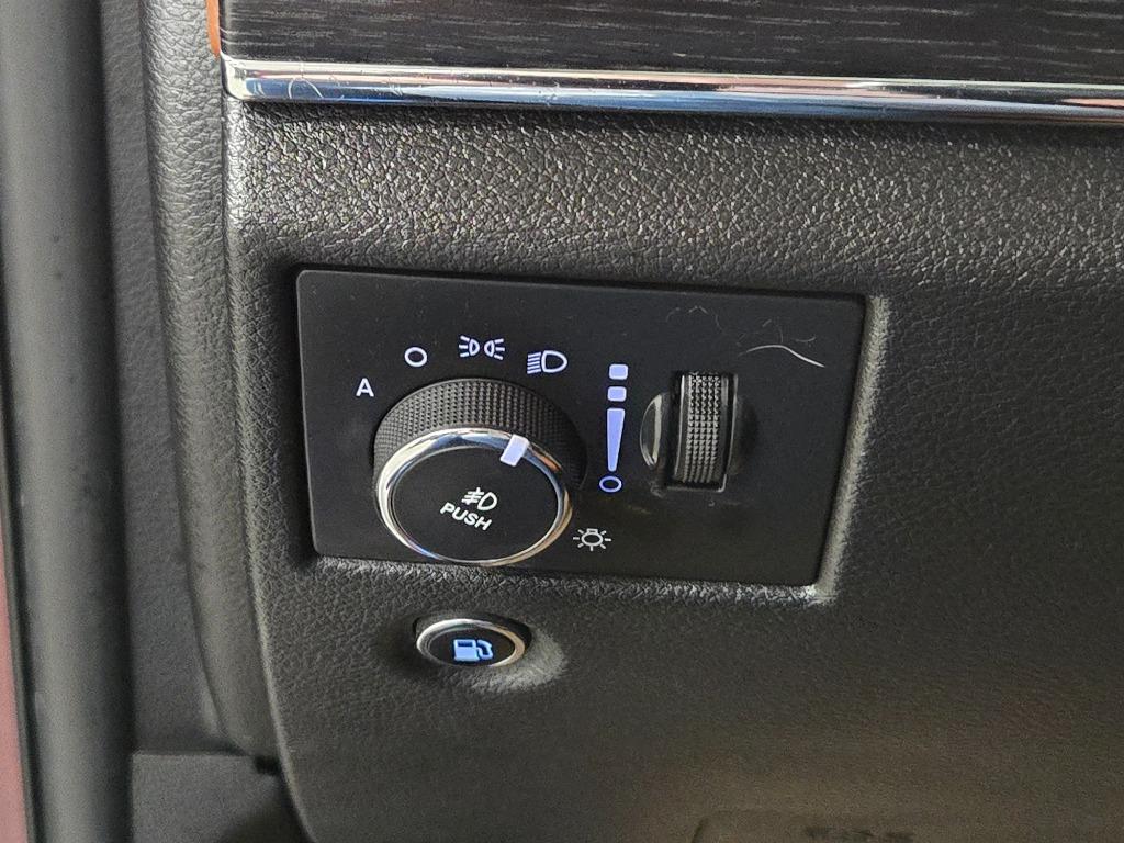 2016 Jeep Grand Cherokee Summit photo