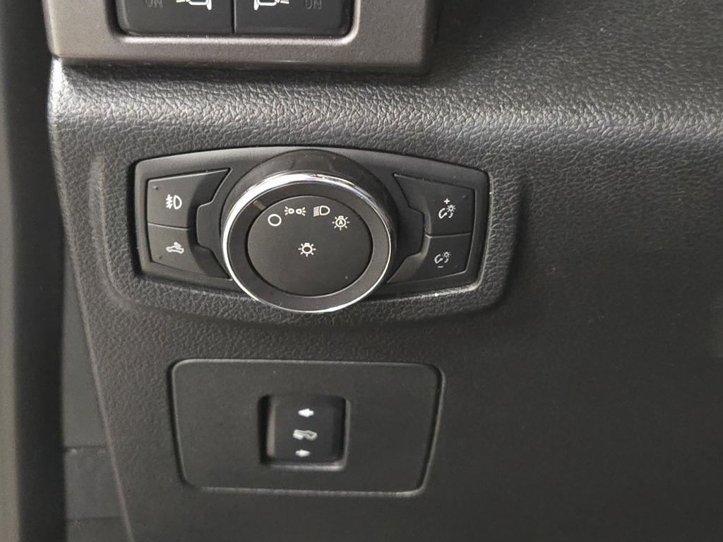2015 Ford F150 XLT photo