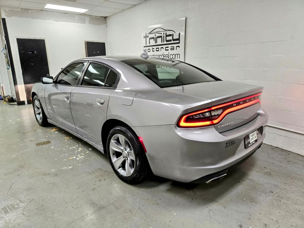2016 Dodge Charger SXT photo