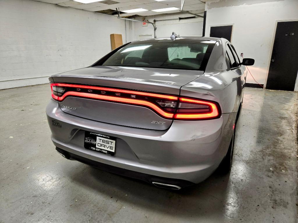 2016 Dodge Charger SXT photo