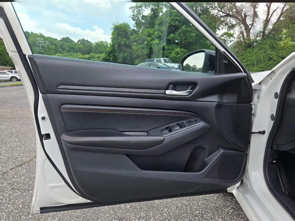 2020 Nissan Altima SR photo