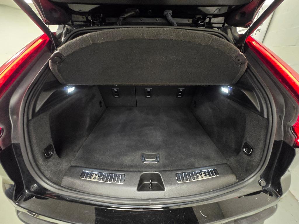2022 Cadillac XT4 Premium Luxury photo