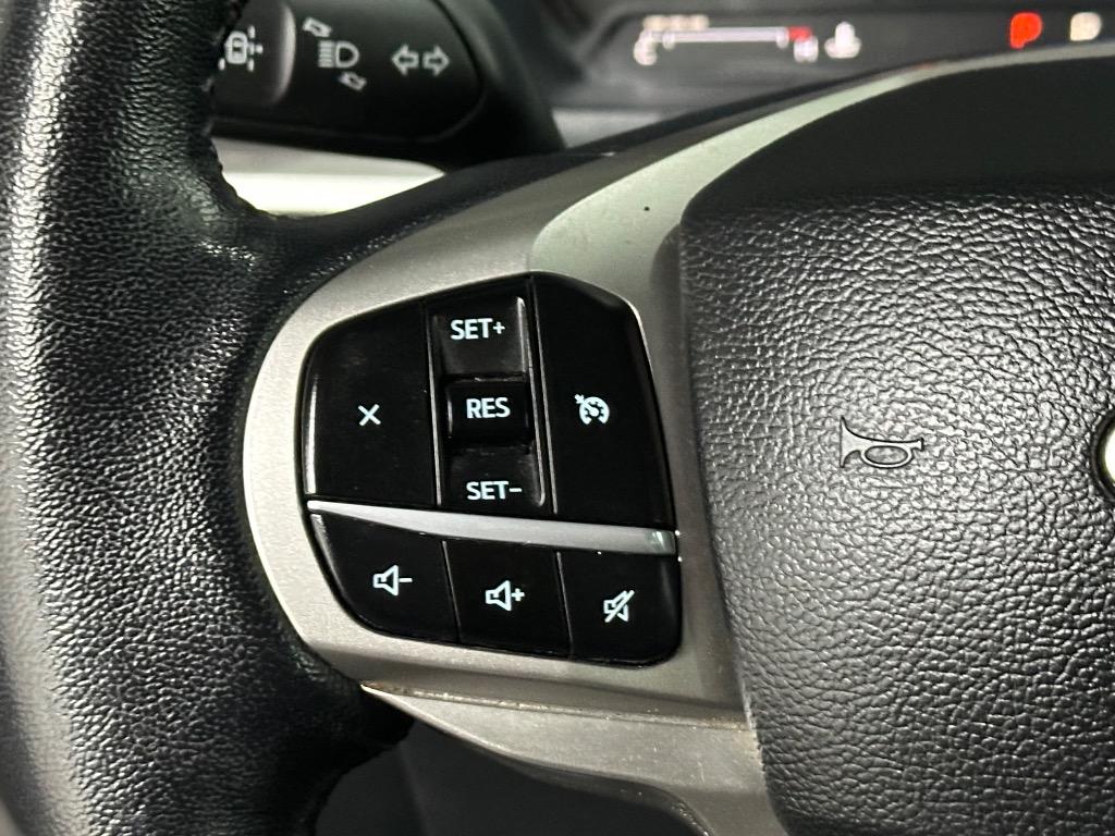 2022 Ford Explorer - $31,995