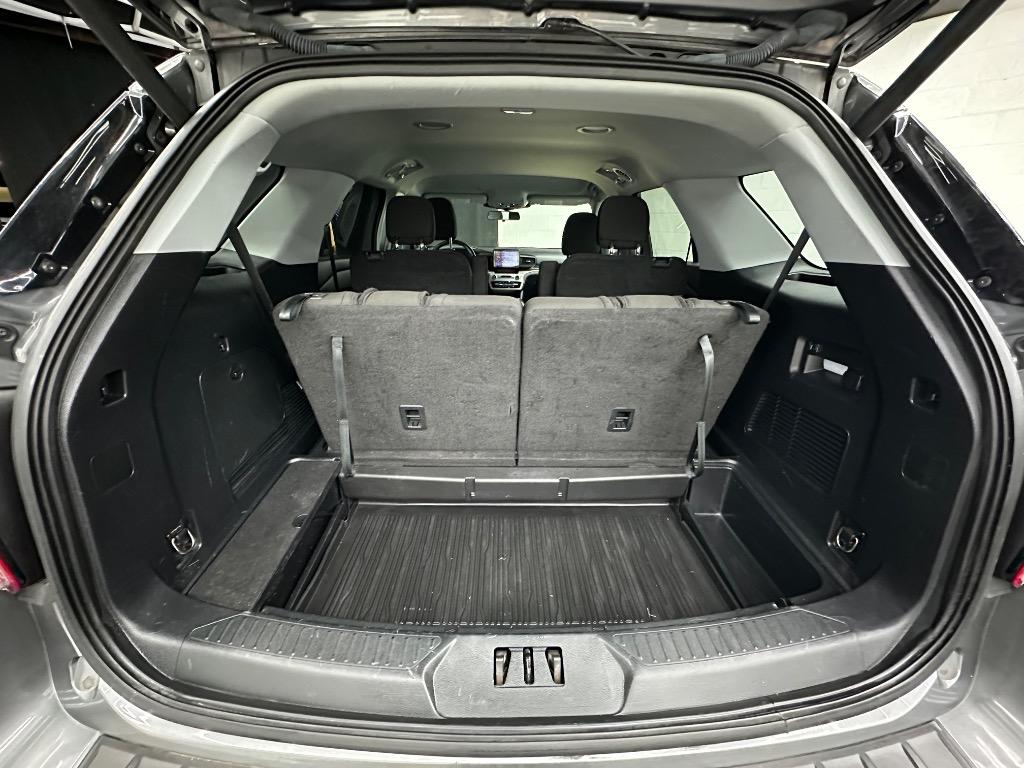2022 Ford Explorer - $31,995