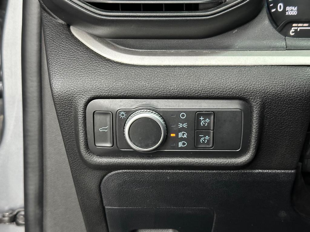 2022 Ford Explorer - $31,995