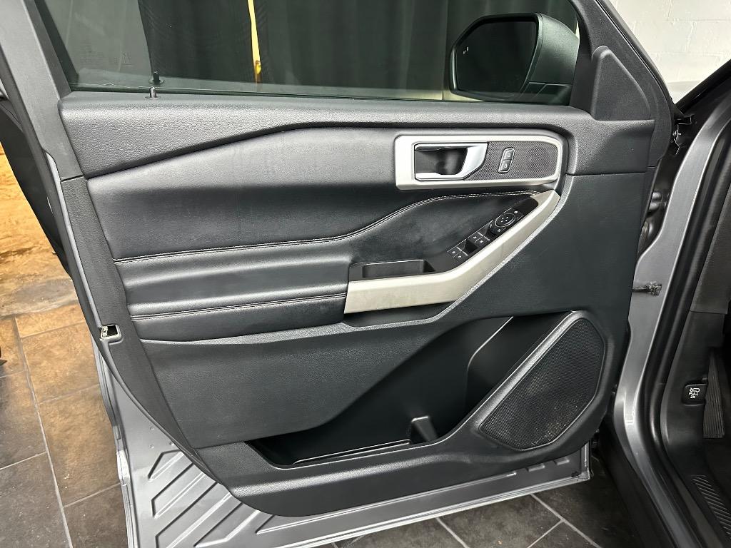 2022 Ford Explorer - $31,995