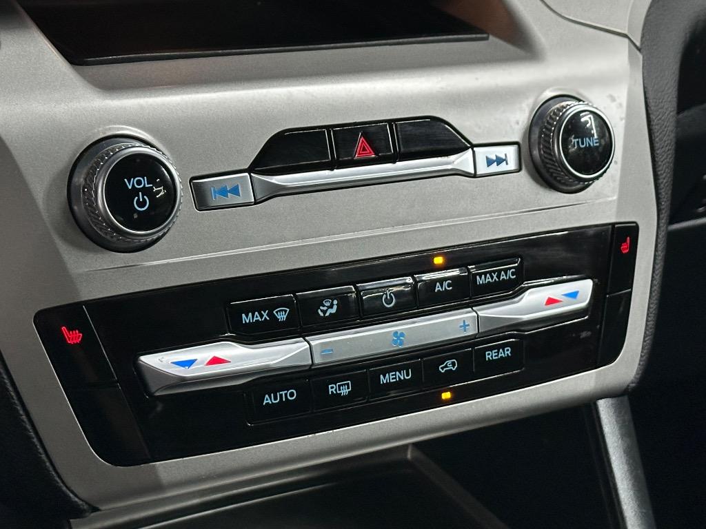 2022 Ford Explorer - $31,995