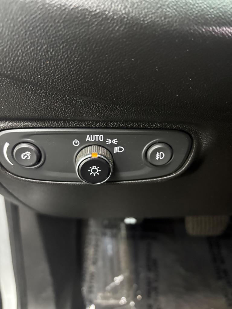 2020 Chevrolet Equinox - $11,495