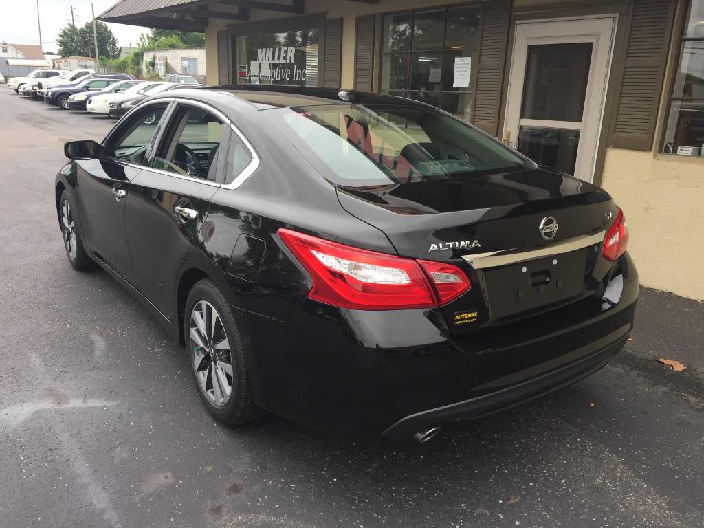 2017 Nissan Altima SV photo