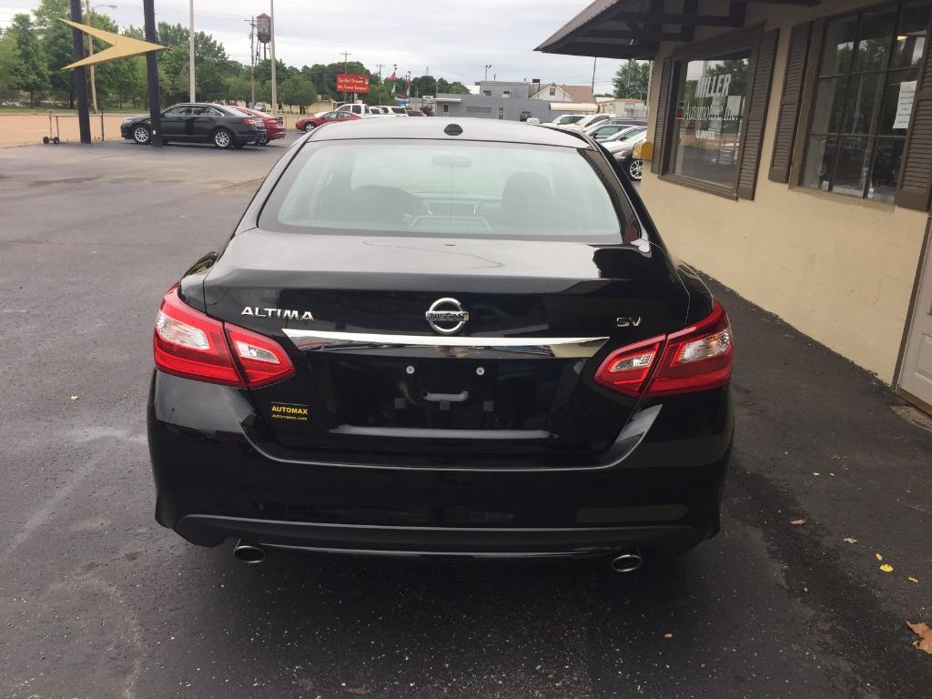 2017 Nissan Altima SV photo