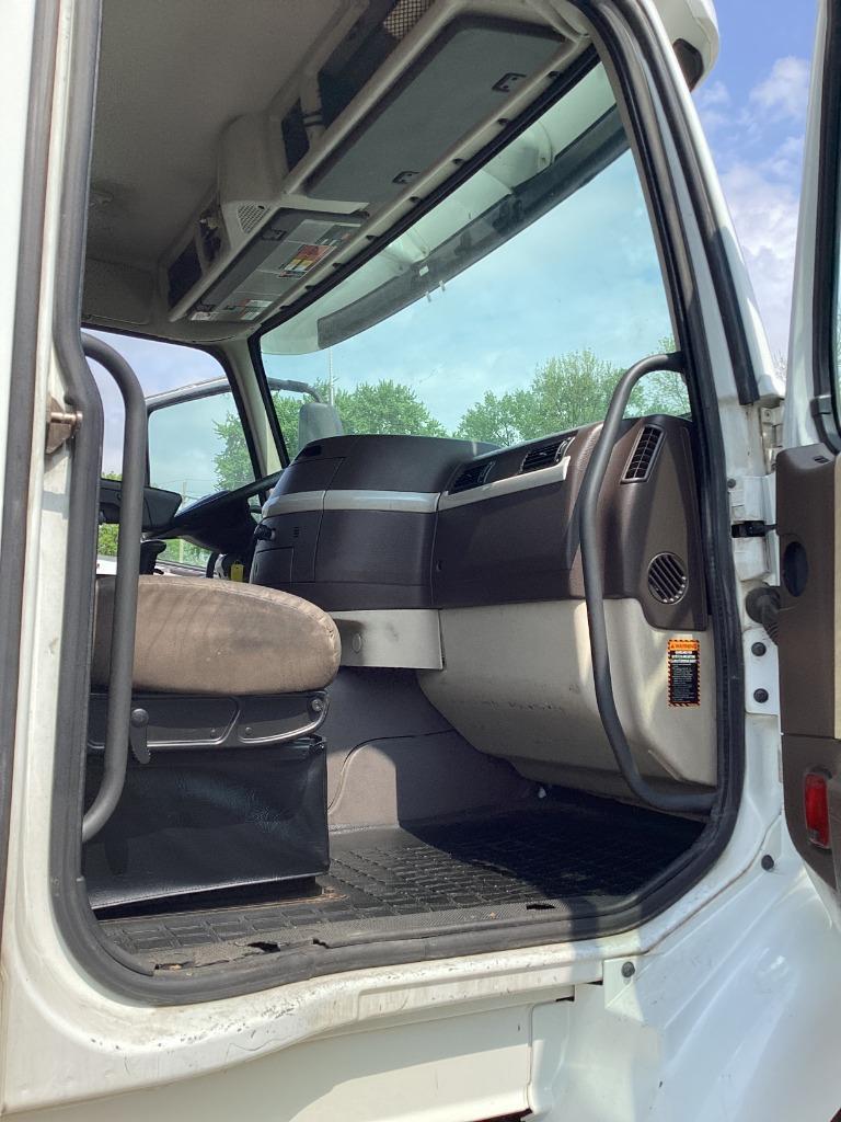 2013 Volvo Vnm