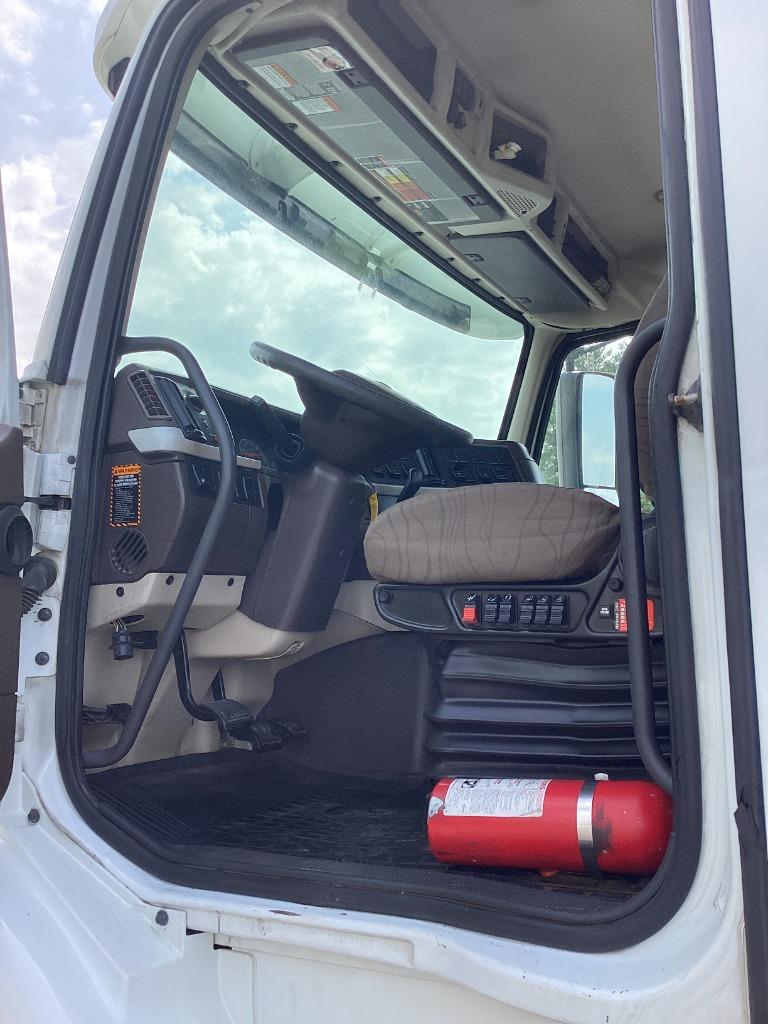2013 Volvo Vnm