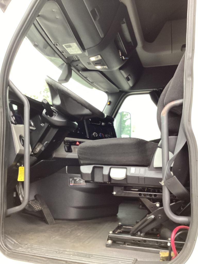 2018 Freightliner Cascadia - $29,000