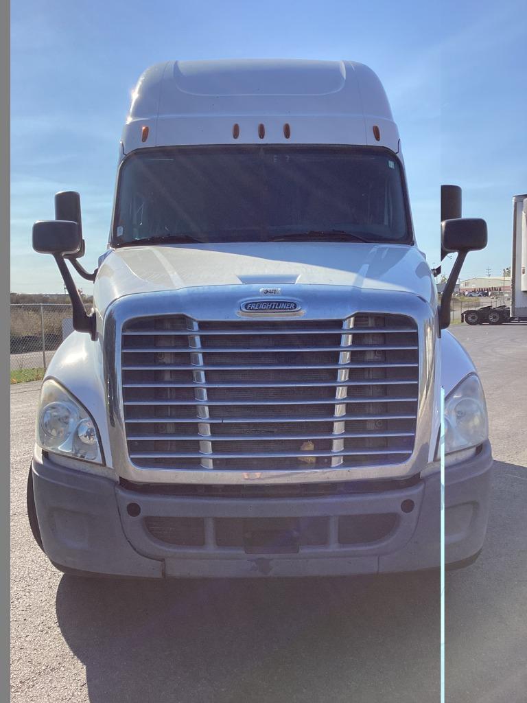 2016 Freightliner Cascadia - $23,000