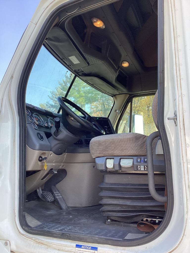 2016 Freightliner Cascadia - $23,000
