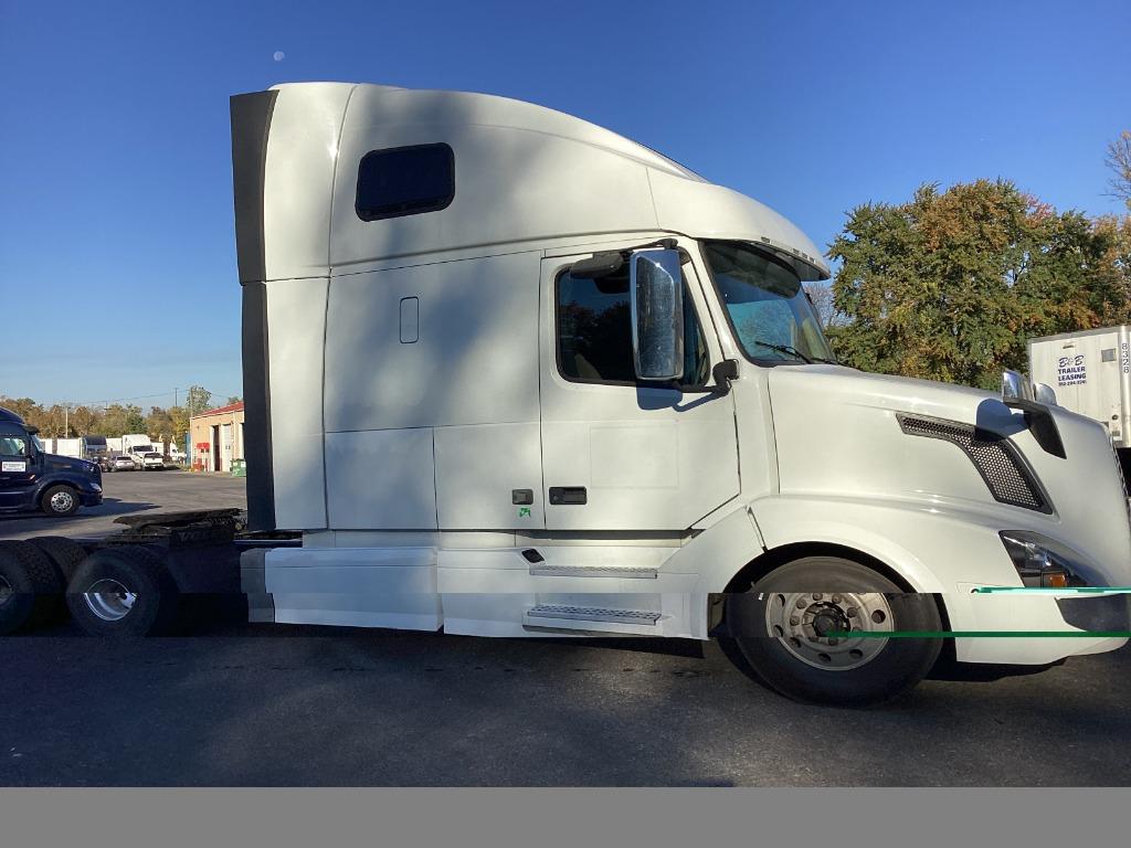 2016 Volvo Vnl - $27,000