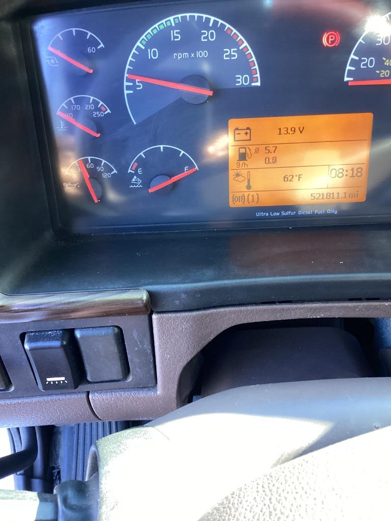 2016 Volvo Vnl - $27,000