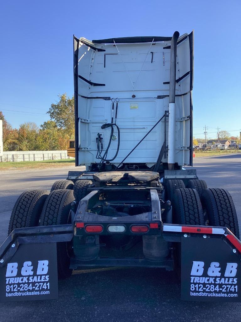 2016 Volvo Vnl - $27,000
