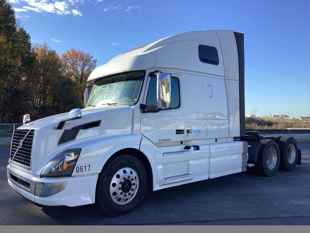 2016 Volvo Vnl - $27,000