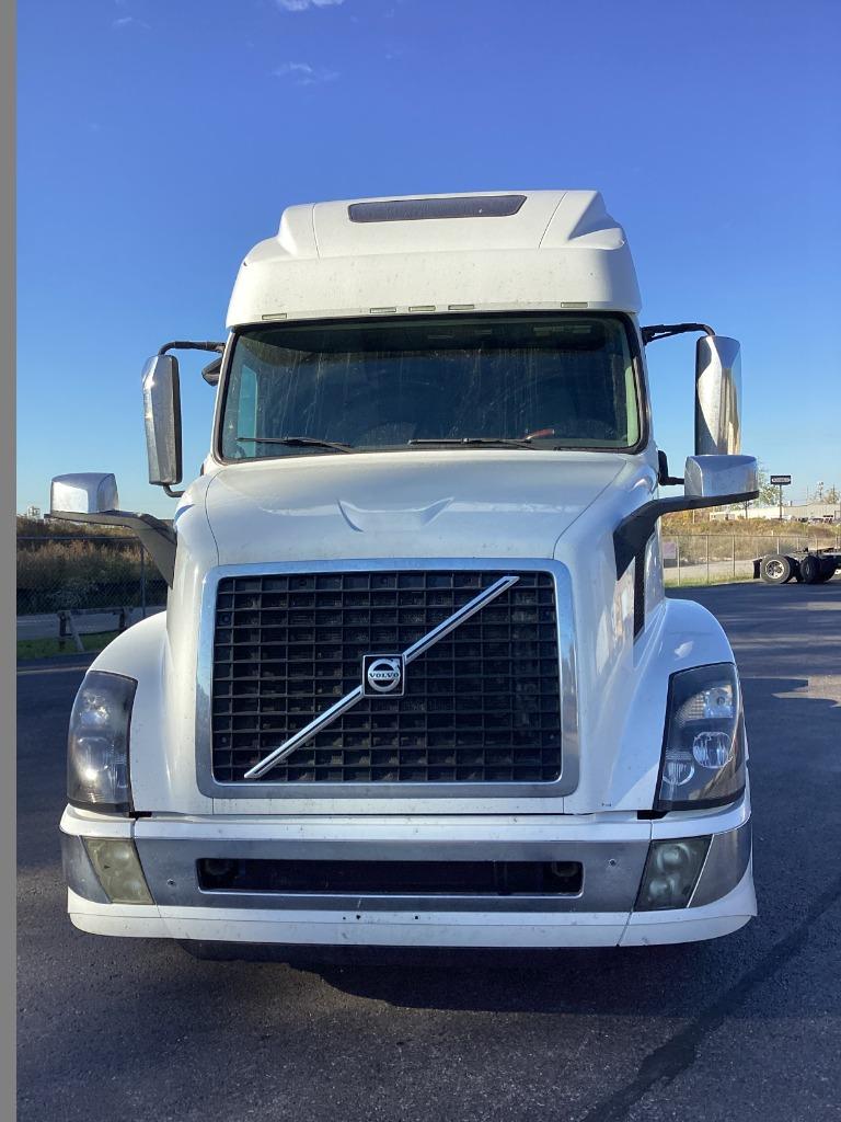2016 Volvo Vnl - $27,000
