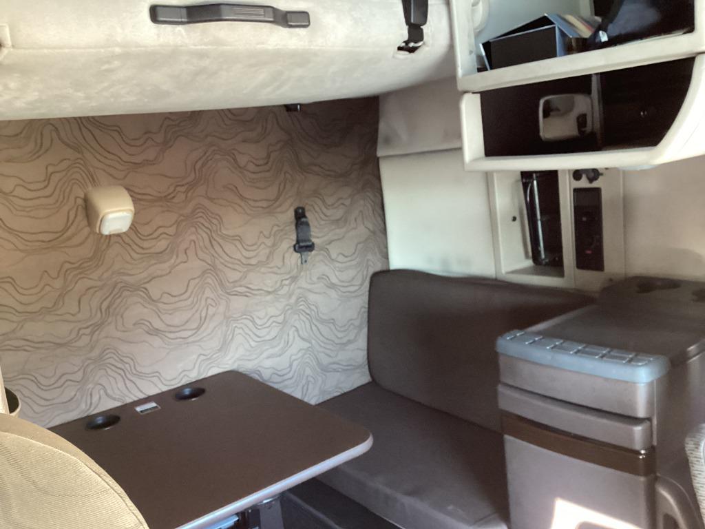 2016 Volvo Vnl - $27,000