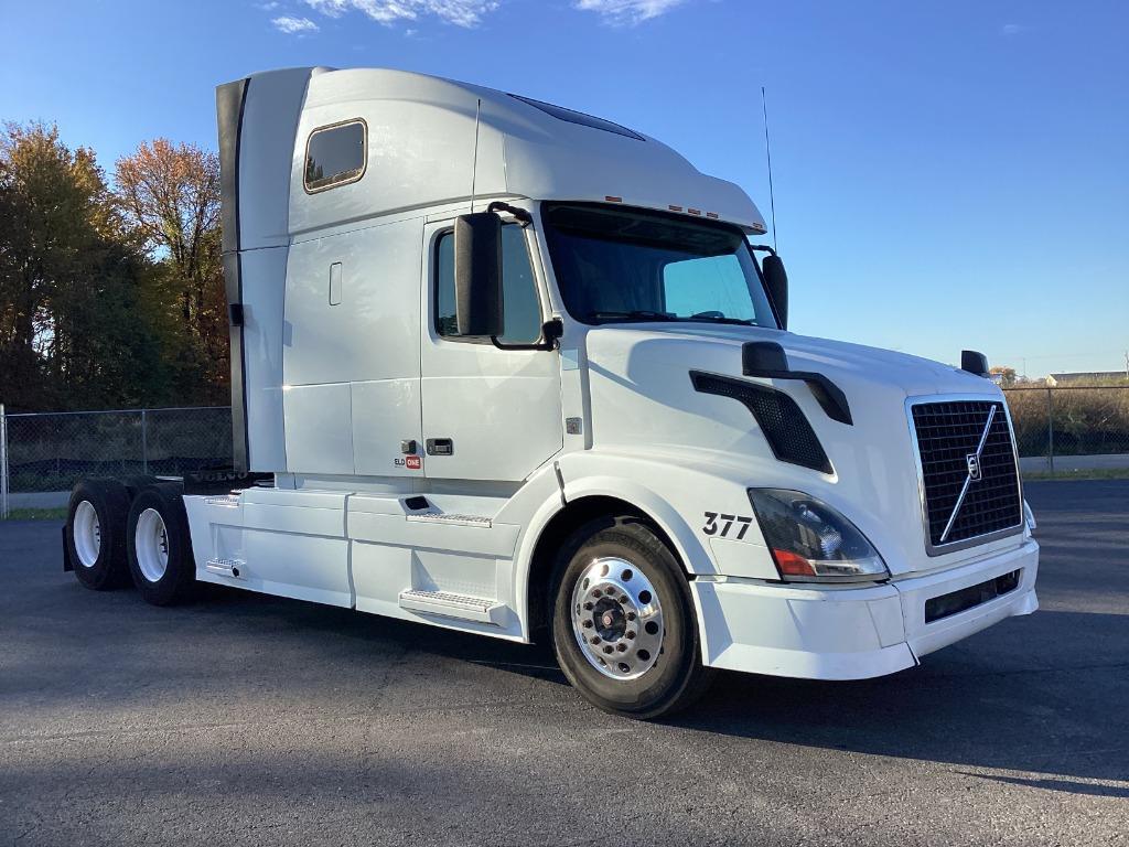 2015 Volvo Vnl - $24,000