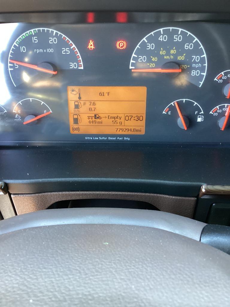 2015 Volvo Vnl - $24,000