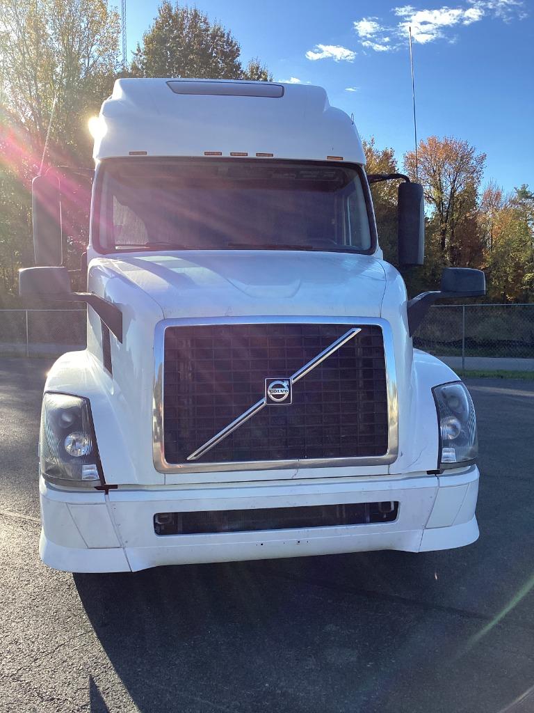 2015 Volvo Vnl - $24,000
