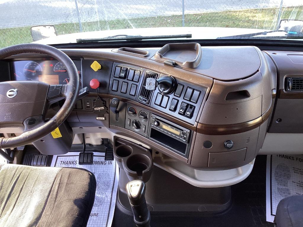 2015 Volvo Vnl - $24,000