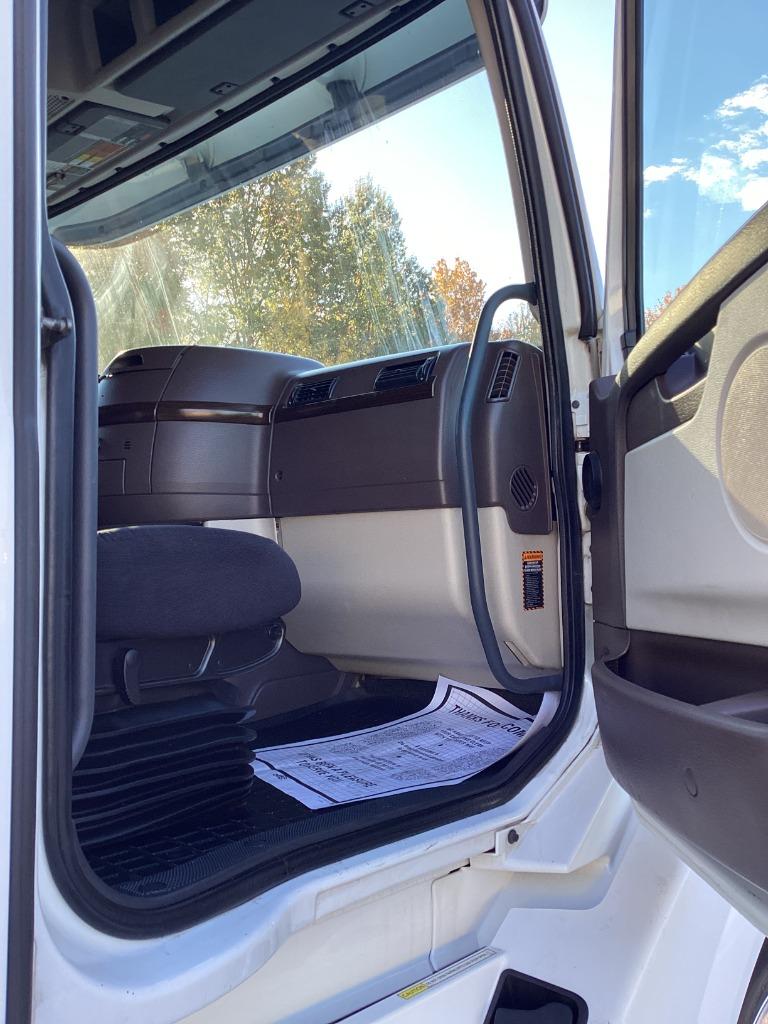2015 Volvo Vnl - $24,000